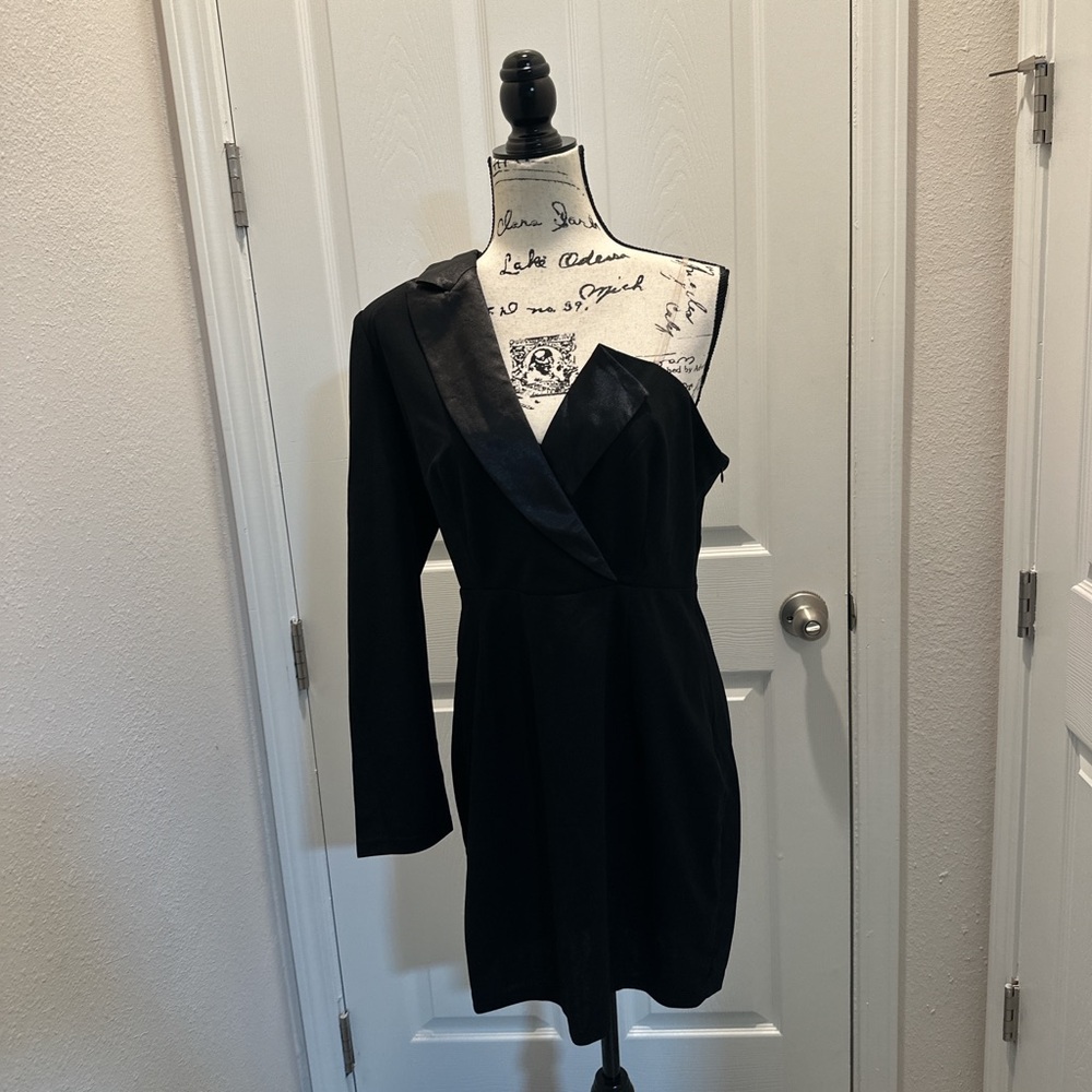 SHEIN Black Asymmetric One-Shoulder Dress
